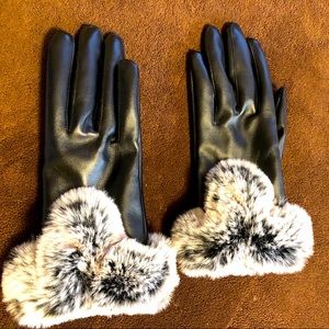 Black leather and fur trim fitted gloves
